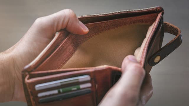 El gasto hormiga que vacía las cuentas de los jóvenes sin que se den cuenta