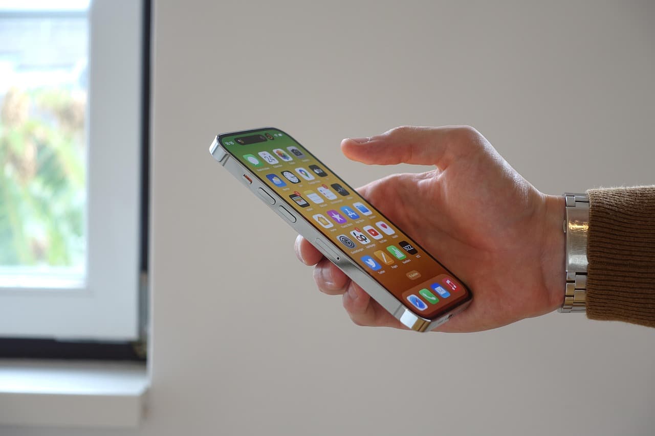 Apple avanza hacia un iPhone sin botones físicos impulsado por inteligencia artificial