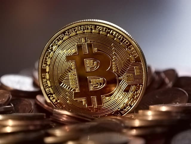 Bitcoin y oro: valores refugio en 2025