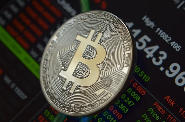 Bitcoin en 2025: del máximo histórico al miedo del mercado, que está pasando realmente