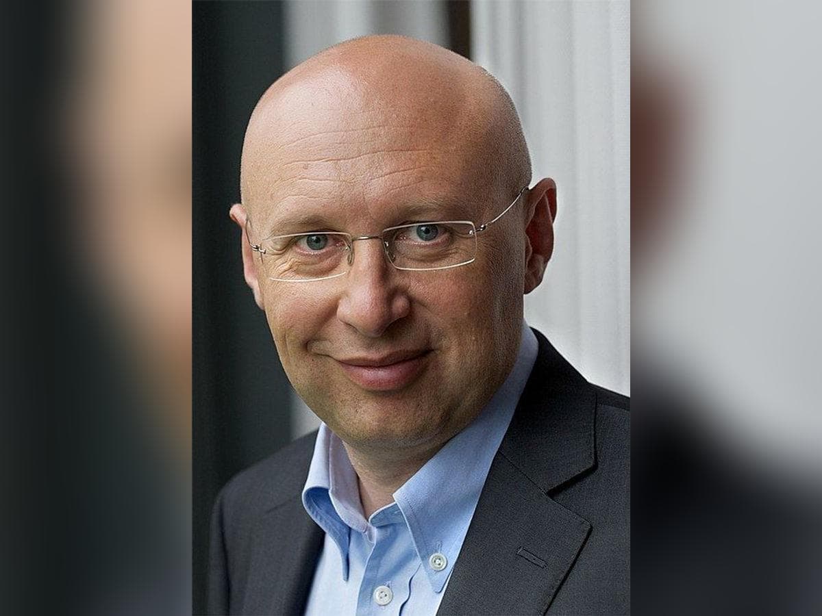 Stefan Hell, el científico que rompió el límite de la luz y cambió para siempre la microscopía biológica