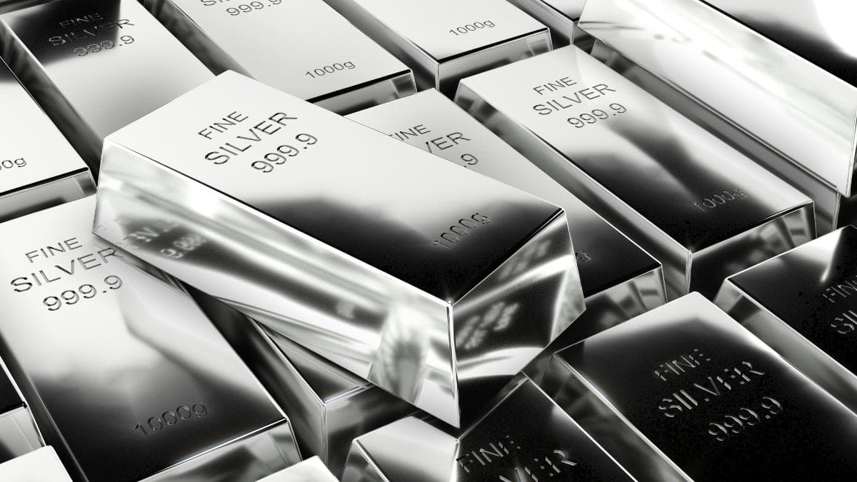 La plata vive un rally histórico y supera por primera vez la barrera de los 100 dólares la onza