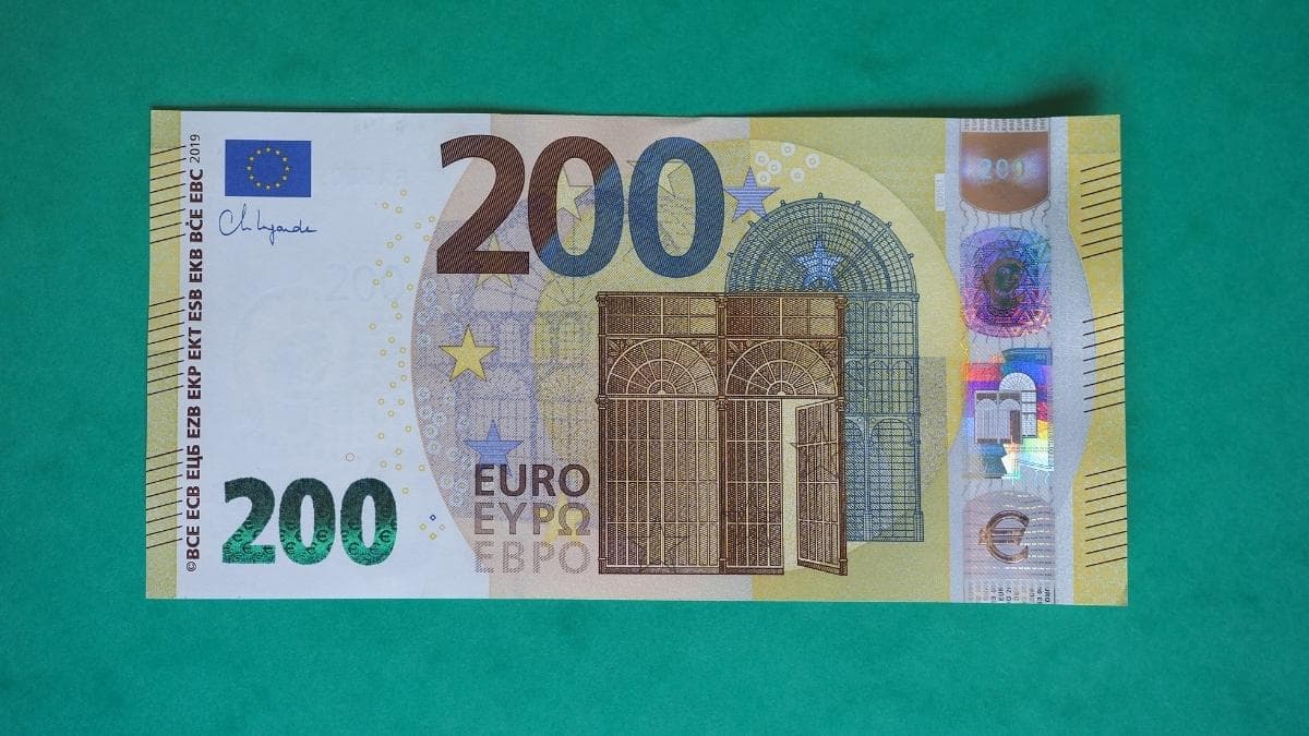 Imagen de apoyo para la noticia sobre El Gobierno plantea una ayuda universal de 200 euros al mes por hijo, pero aún no está aprobada