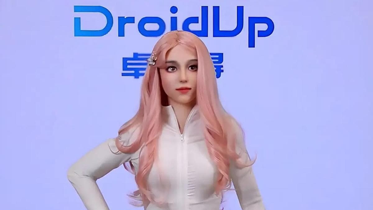 Moya, el robot humanoide que sonríe, mantiene contacto visual y tiene temperatura corporal casi humana