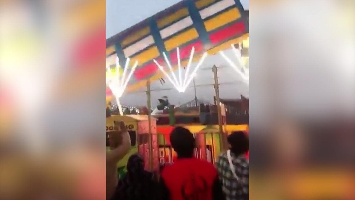 Tragedia en una feria de la India: el derrumbe de una atracción deja muertos y varios heridos