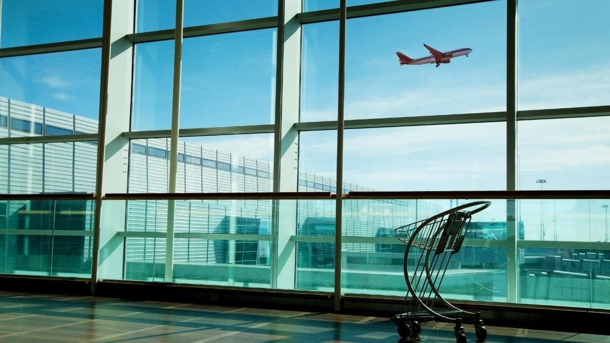 Aena propone encarecer 43 céntimos el billete de avión para financiar un plan de 13.000 millones en aeropuertos