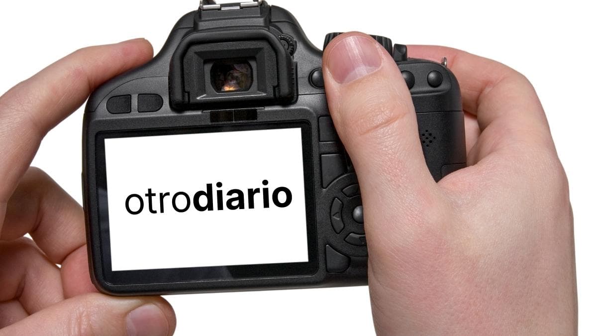 Imagen de apoyo para la noticia sobre El fenómeno viral que está disparando las búsquedas de un producto olvidado: vuelve la cámara digital compacta