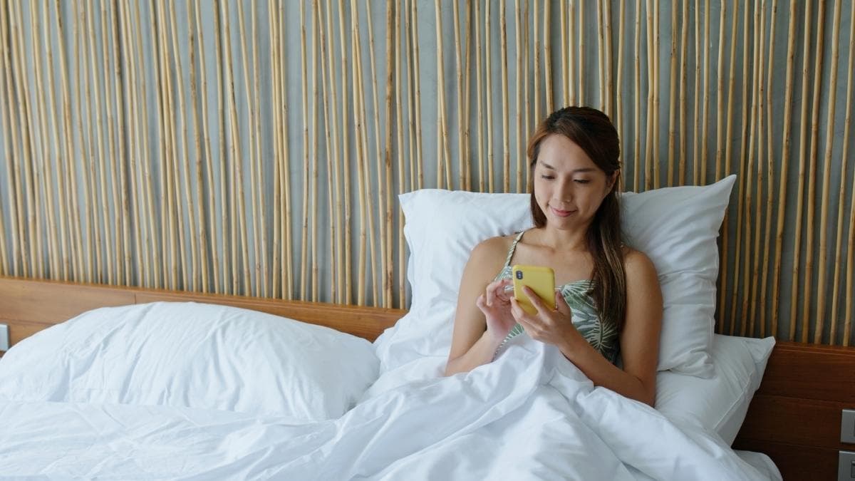 Un estudio revela por qué miles de personas sienten ansiedad justo después de mirar el móvil por la mañana