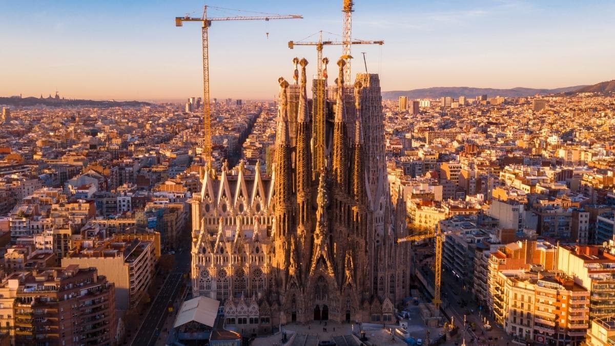 Imagen de apoyo para la noticia sobre La Sagrada Familia alcanza por fin su punto más alto y culmina los 172,5 metros de la Torre de Jesucristo