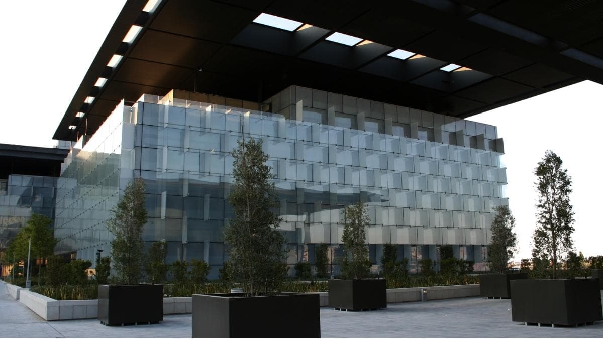 Telefónica vende su filial en Chile por más de 1.150 millones y refuerza su repliegue en Latinoamérica